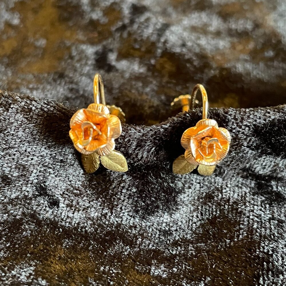 Vintage Krementz screw post rose earrings in tri-color gold costume earrings - Picture 4 of 4